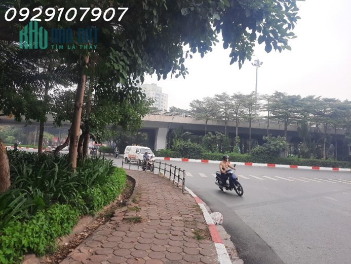 BÁN GẤP NHÀ PHỐ HOÀNG QUỐC VIÊT, DT 70M2 ,5 TẦNG, MT 4,5M, CÁCH Ô TÔ 10M. GIAO THÔNG THUẬN TIỆN.GIÁ