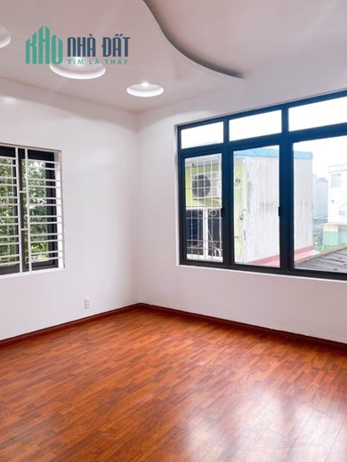 Bán nhà độc lập sân cổng riêng ngõ 562 Nguyễn Văn Linh, 50m 4 tầng GIÁ 2.48 tỉ