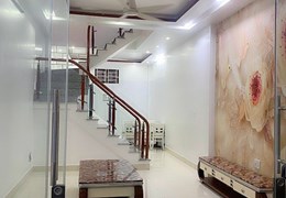 Bán nhà ngõ 727 Ngô Gia Tự, diện tích 45m 3 tầng GIÁ 2.4 tỉ ô.tô đỗ sát nhà