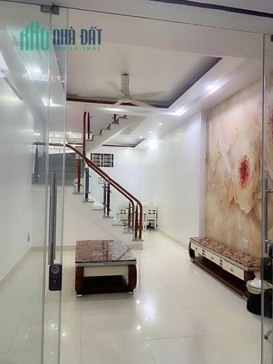 Bán nhà ngõ 727 Ngô Gia Tự, diện tích 45m 3 tầng GIÁ 2.4 tỉ ô.tô đỗ sát nhà