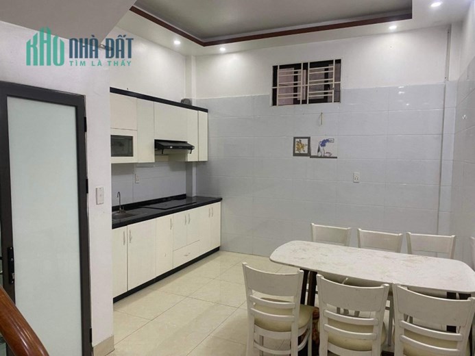Bán nhà ngõ 727 Ngô Gia Tự, diện tích 45m 3 tầng GIÁ 2.4 tỉ ô.tô đỗ sát nhà