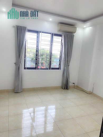 Bán nhà ngõ 727 Ngô Gia Tự, diện tích 45m 3 tầng GIÁ 2.4 tỉ ô.tô đỗ sát nhà