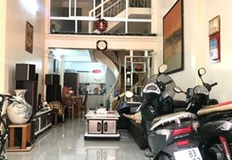 Bán nhà phố Hàng Kênh, 63m 2.5 tầng GIÁ 3.15 tỉ, sân cổng riêng