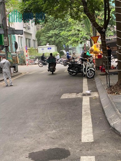 Tòa nhà phố VIP Ngụy Như Kon Tum 8 tầng thang máy 90m MT8,4m chỉ hơn 27 tỷ.