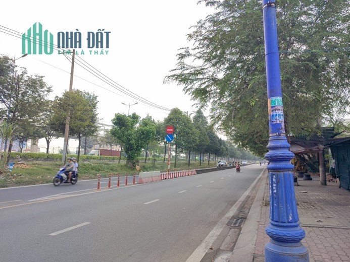 Bàn Nhà HXH ,3 Tầng . Đang Kinh Doanh , Xa Lộ Hà Nội, 90m2 , Hoàn Công , Phước Long B . Q9 , Chỉ
