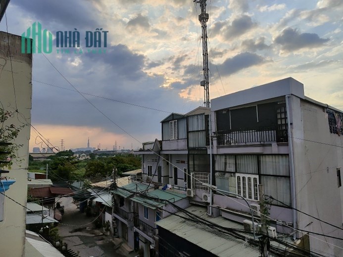 Bàn Nhà HXH ,3 Tầng . Đang Kinh Doanh , Xa Lộ Hà Nội, 90m2 , Hoàn Công , Phước Long B . Q9 , Chỉ
