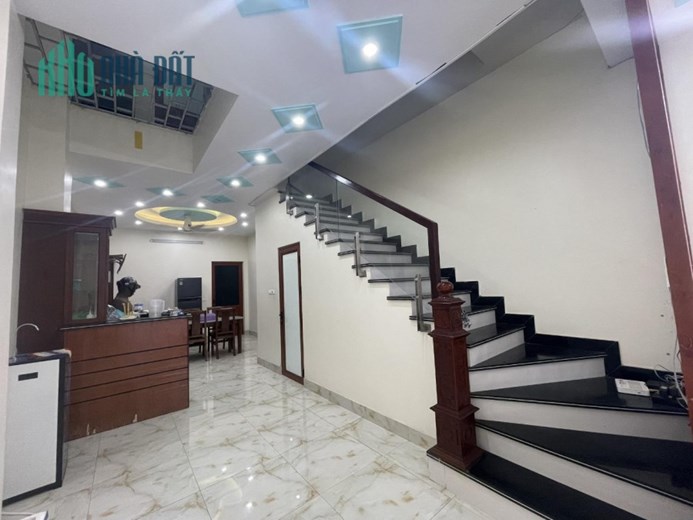Bán nhà tuyến 2 Nguyễn Văn Hới, 101m 3 tầng độc lập sân cổng, GIÁ 4.7 tỉ