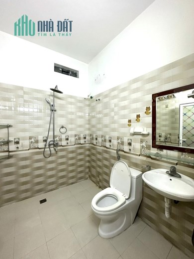 Bán nhà ngõ 72 Lạch Tray, diện tích 60m 3 tầng sân cổng riêng, GIÁ 2.4 tỉ