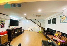 Bán nhà Quan Nhân Thanh Xuân 45m 6 tầng ngõ thông 2 thoáng gần phố ở ngay nhỉnh 6 tỷ lh 0975124520