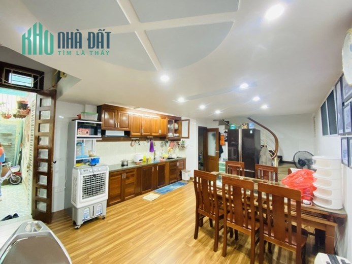 Bán nhà Quan Nhân Thanh Xuân 45m 6 tầng ngõ thông 2 thoáng gần phố ở ngay nhỉnh 6 tỷ lh 0975124520