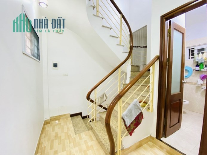 Bán nhà Quan Nhân Thanh Xuân 45m 6 tầng ngõ thông 2 thoáng gần phố ở ngay nhỉnh 6 tỷ lh 0975124520