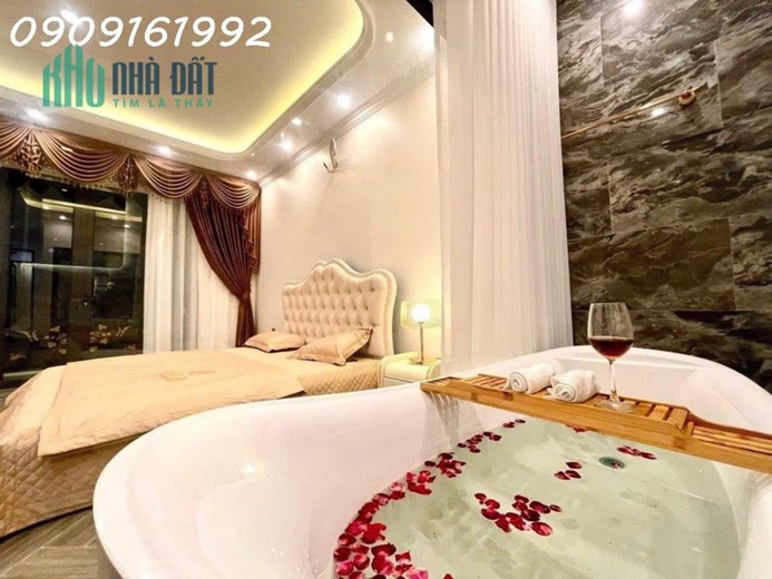 Nhà Văn Cao view vườn hoa không còn căn thứ 2 90m2 sân cổng chỉ 7,x tỷ