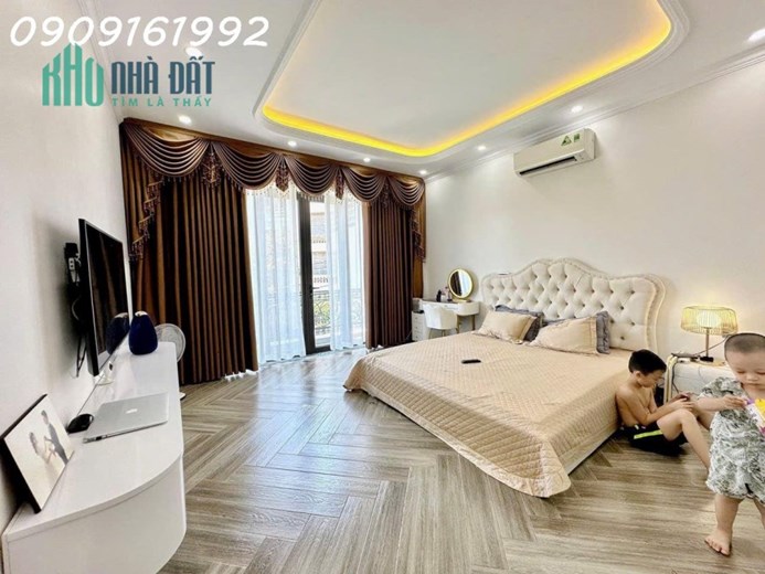 Nhà Văn Cao view vườn hoa không còn căn thứ 2 90m2 sân cổng chỉ 7,x tỷ