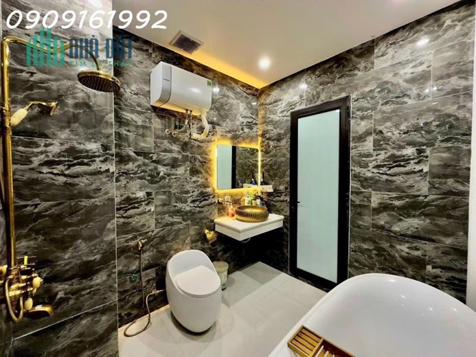 Nhà Văn Cao view vườn hoa không còn căn thứ 2 90m2 sân cổng chỉ 7,x tỷ