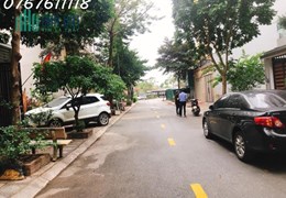 Bán đất đấu giá Thạch Bàn,sát mặt phố,vỉa hè 4m,2 thoáng.70m MT5m,7.3 tỷ