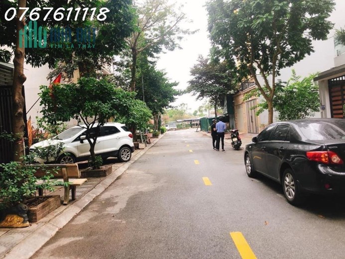Bán đất đấu giá Thạch Bàn,sát mặt phố,vỉa hè 4m,2 thoáng.70m MT5m,7.3 tỷ