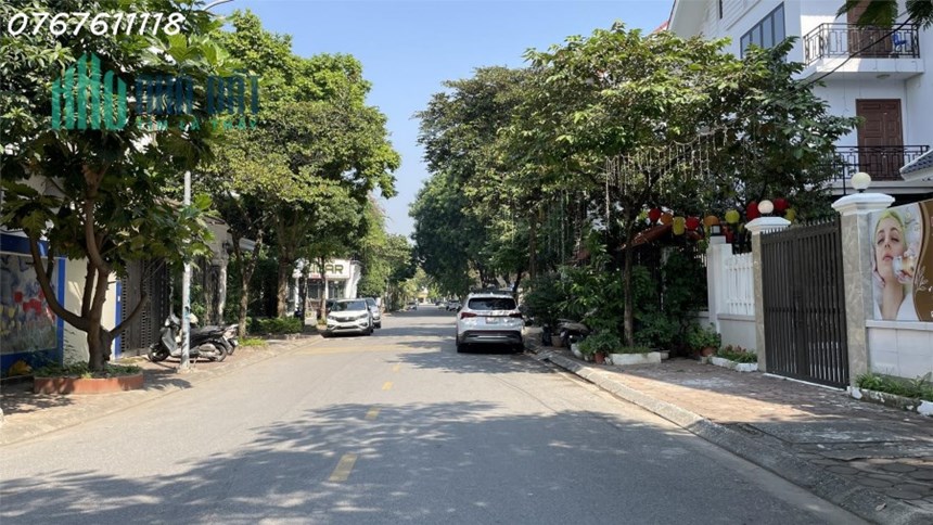 Bán đất đấu giá Thạch Bàn,sát mặt phố,vỉa hè 4m,2 thoáng.70m MT5m,7.3 tỷ