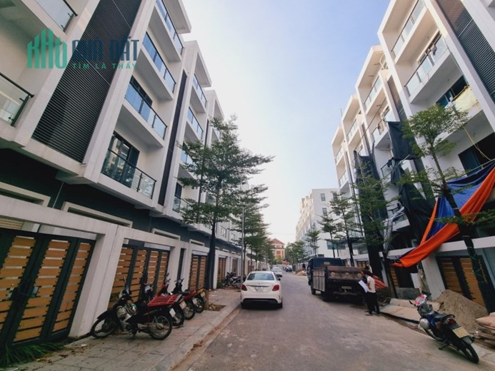 Bán biệt thự liền kề -Goldmark City,90m*5T*5MT 2 thoáng ô tô tránh - vỉa hè - dân trí cao tc 18 tỷ