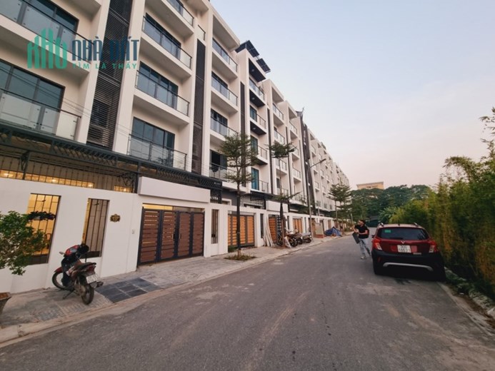 Bán biệt thự liền kề -Goldmark City,90m*5T*5MT 2 thoáng ô tô tránh - vỉa hè - dân trí cao tc 18 tỷ