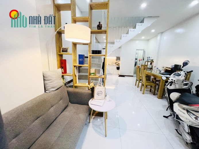 Bán nhà phường Linh Tây - Thủ Đức - nhà đẹp 2 tầng - 2 phòng ngủ - giá 3.5 tỷ.