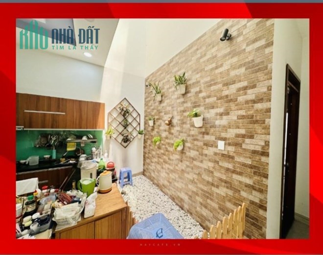 ĐÌNH PHONG PHÚ- GIẢM TỪ 12 CÒN 8 TỶ- BÁN NHÀ GẤP- 3 TẦNG - 6PN RỘNG RÃI - KIÊN CỐ