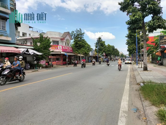 Bán đất diện tích lớn, mặt tiền, đường rộng đẹp sầm uất, có thổ cư, Hóc Môn
