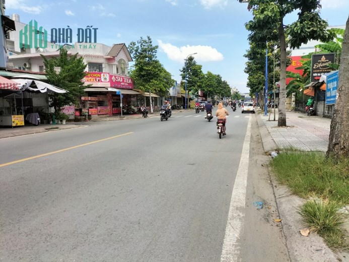 Bán đất diện tích lớn, mặt tiền, đường rộng đẹp sầm uất, có thổ cư, Hóc Môn