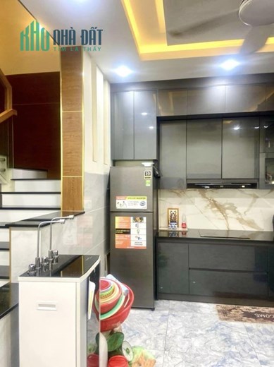 BÁN NHANH SIÊU PHẨM HÓC MÔN 105M2 - 5 TẦNG GARA ÔTÔ - 2 MẶT TIỀN  NGAY CƯ XÁ BÀ ĐIỂM