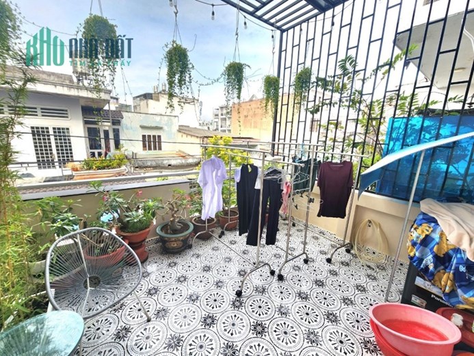 Gấp bán nhà hẻm xe tải Huỳnh Văn Nghệ Gò Vấp ngang 4m 60m2 3 tầng xe hơi vào nhà
