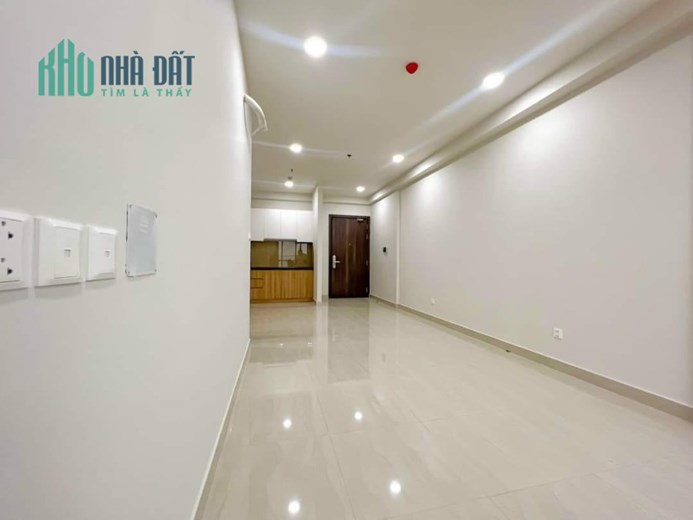 Siêu rẻ Hiền cho thuê HT Pearl, 4.5 triệu / tháng, Có rèm và máy nóng lạnh