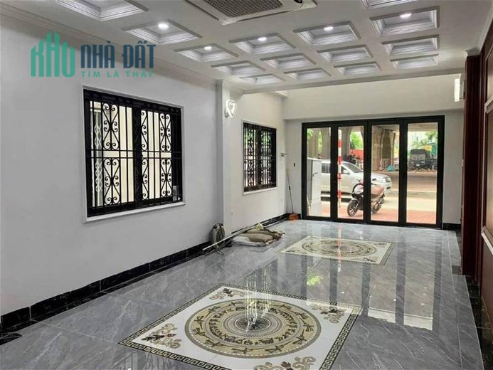 Chỉ hơn 8 tỷ mua ngay nhà mặt phố Ngọc Lâm,KD đa dạng,50M,4 tầng,vỉa hè,4 ô tô tránh.Cực hiếm