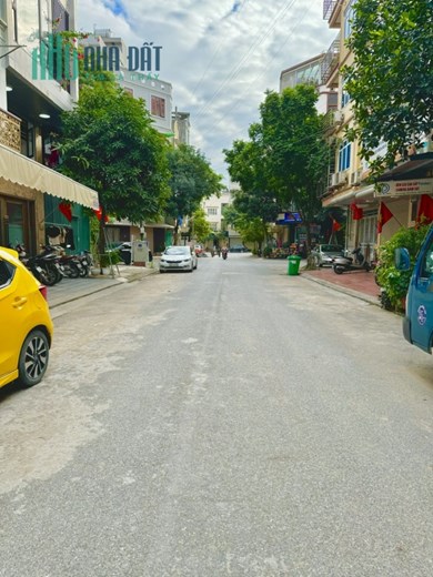 Bán nhà Hoàng Quốc Việt - Cầu Giấy 200m x MT 9,1m Giá đầu tư Ô tô 45 chỗ tránh Vỉa hè 10m