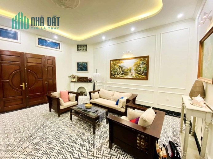 Bán nhà Hoàng Quốc Việt - Cầu Giấy 200m x MT 9,1m Giá đầu tư Ô tô 45 chỗ tránh Vỉa hè 10m