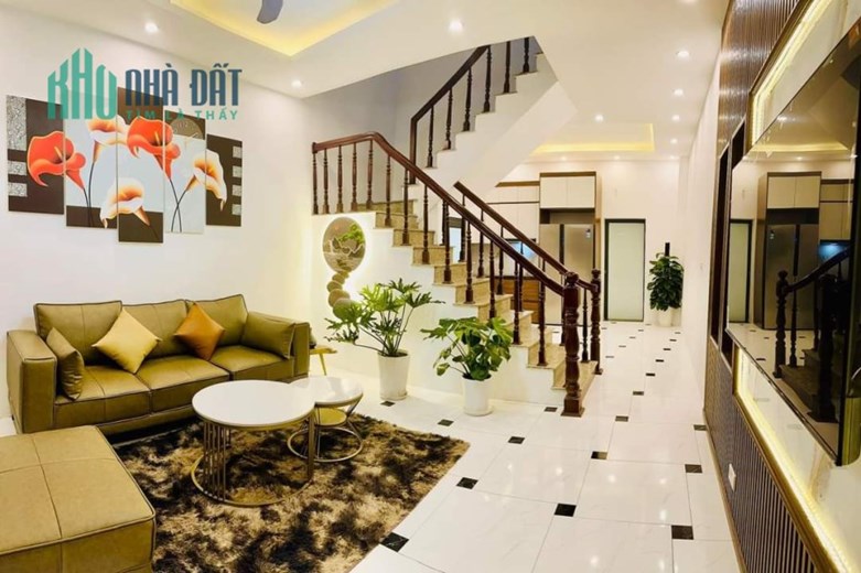 Chủ hạ sốc 500tr bán gấp nhà Nguyễn Văn Cừ 60m,5 tầng,ngõ thông tứ tung,gara ô tô.Hơn 4 tỷ