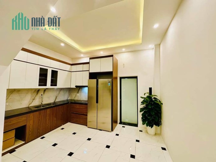 Chủ hạ sốc 500tr bán gấp nhà Nguyễn Văn Cừ 60m,5 tầng,ngõ thông tứ tung,gara ô tô.Hơn 4 tỷ