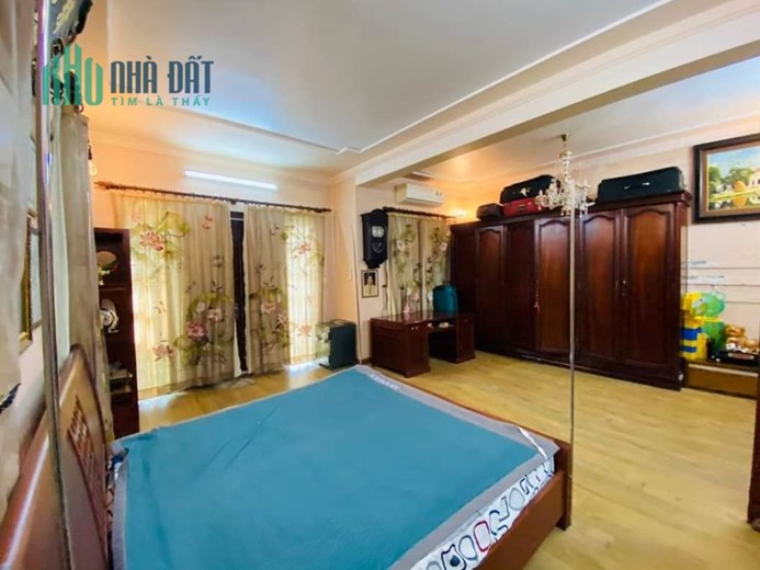 Tôi bán nhà liền kề mặt phố Bạch Thái Bưởi KĐT Văn Quán gần hồ Văn Quán 102m2 chỉ 16.6 tỷ.