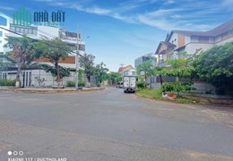 Chính chủ 1 đời bán đất tặng nhà kho 372m2 góc 2MT Khu Biệt thự Ngã Tư Ga, Quận 12