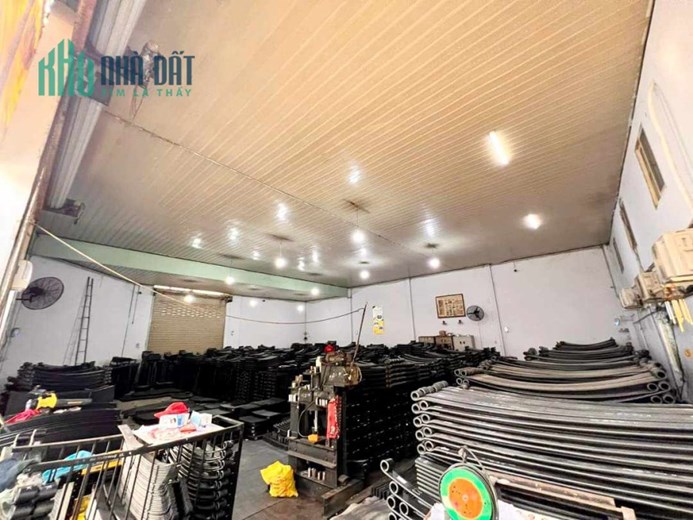 Chính chủ 1 đời bán đất tặng nhà kho 372m2 góc 2MT Khu Biệt thự Ngã Tư Ga, Quận 12