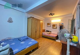 Quốc Tử Giám đến Nguyễn Khuyến là khu vực giáp ranh giữa Hoàn Kiếm và Đống Đa,
 dân cư văn minh,