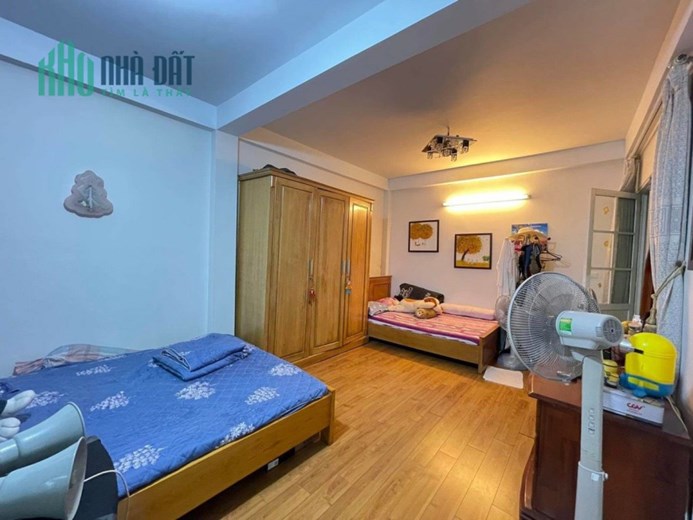 Quốc Tử Giám đến Nguyễn Khuyến là khu vực giáp ranh giữa Hoàn Kiếm và Đống Đa,
 dân cư văn minh,