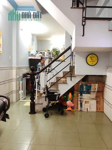 Nhà Xe hơi đậu trong nhà Ngang 3.1 nở hậu 3.15 x12m có 4 tỷ- 4 tấm Tôn Thất Thuyết Q4
4 phòng Ngũ