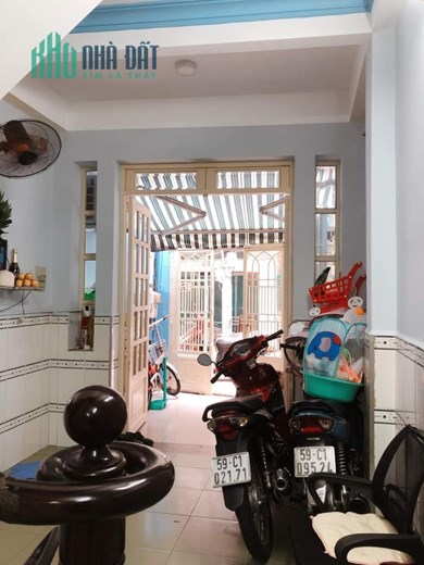 Nhà Xe hơi đậu trong nhà Ngang 3.1 nở hậu 3.15 x12m có 4 tỷ- 4 tấm Tôn Thất Thuyết Q4
4 phòng Ngũ