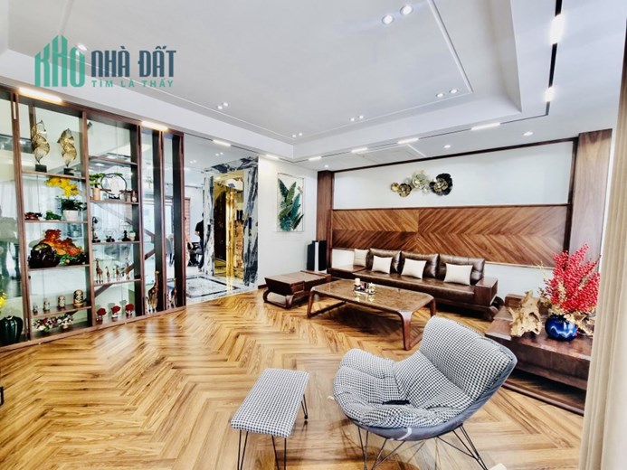 Bán nhà 7 tầng Nguyễn Văn Cừ, Nhất phố, Phân lô, Gara Oto thang máy. Dt: 74m2. Mt: 6,4m.