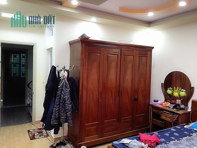 Bán nhà mặt ngõ Thư Trung, diện tích 40m 4 tầng GIÁ 2.3 tỉ ô.tô đỗ tận cửa