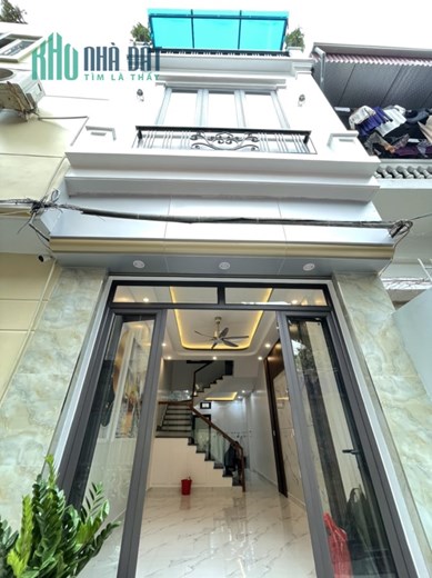 Bán nhà ngõ 133 Chùa Hàng, diện tích 47m 3 tầng GIÁ 2.98 tỉ, mới tinh, độc lập
