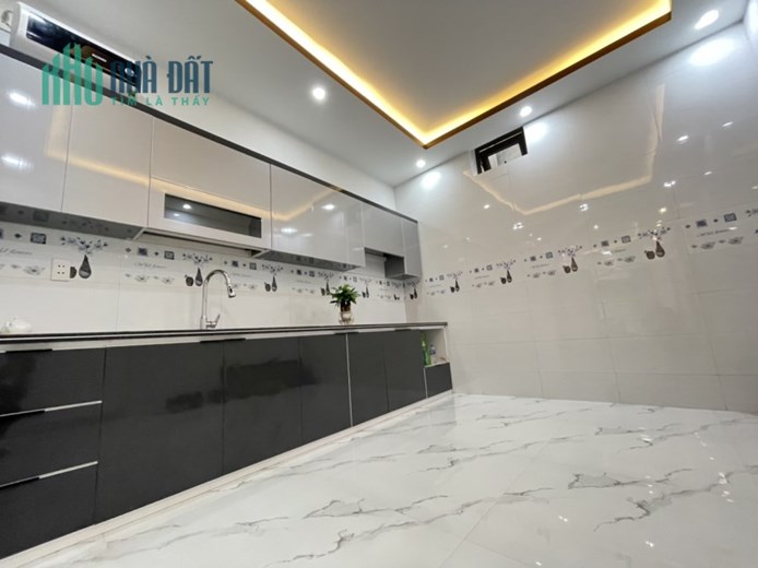 Bán nhà ngõ 133 Chùa Hàng, diện tích 47m 3 tầng GIÁ 2.98 tỉ, mới tinh, độc lập
