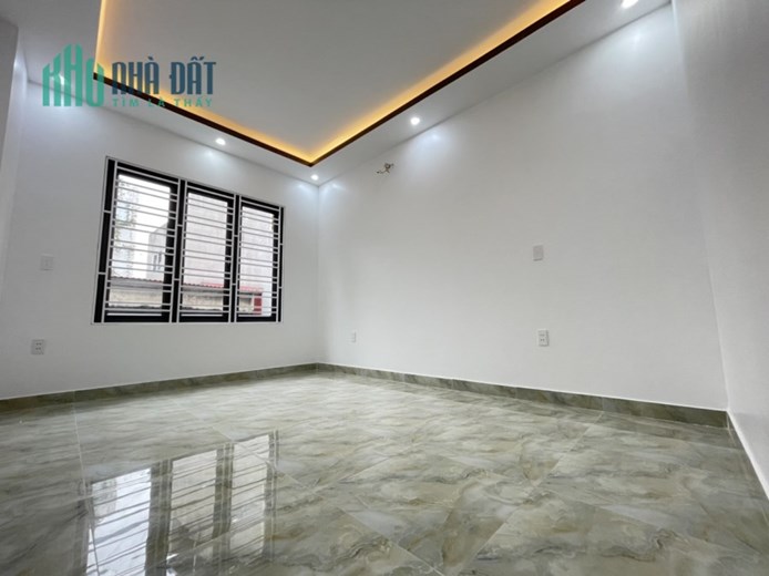Bán nhà ngõ 133 Chùa Hàng, diện tích 47m 3 tầng GIÁ 2.98 tỉ, mới tinh, độc lập