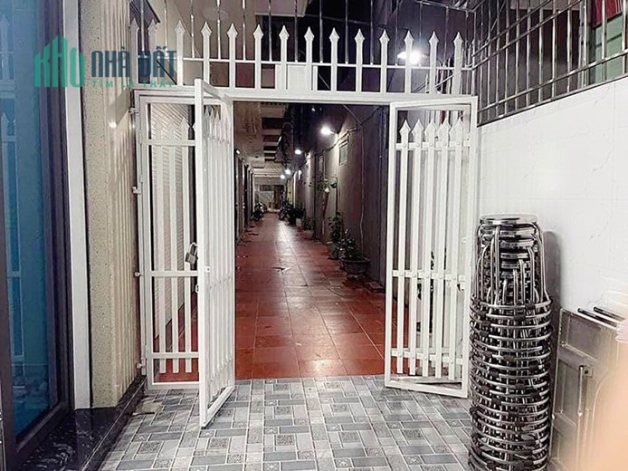 Bán nhà ngõ 152 Chợ Hàng, diện tích 64m 3.5 tầng GIÁ 3.25 tỉ, sân cổng riêng