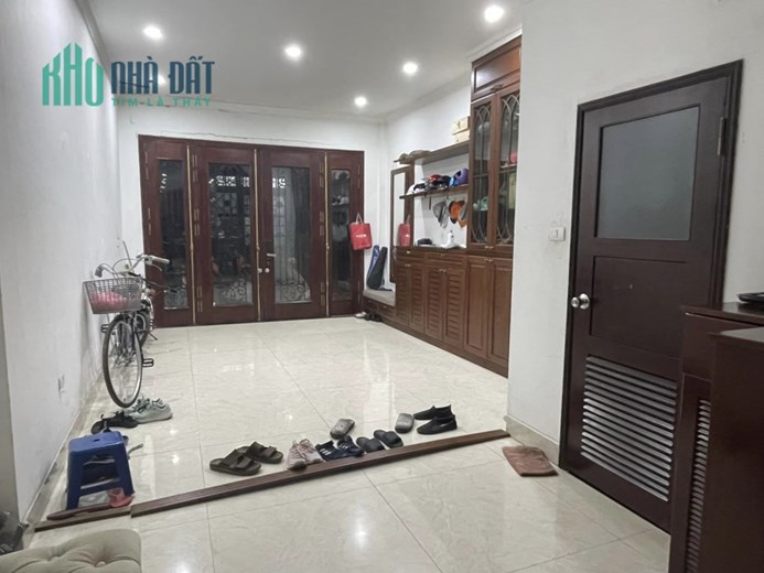 Bán Nhà Phố Quần Ngựa 70m2 x 6 tầng thang máy, 4 phòng ngủ đầy đủ công năng, phân lô ô tô tránh vỉa