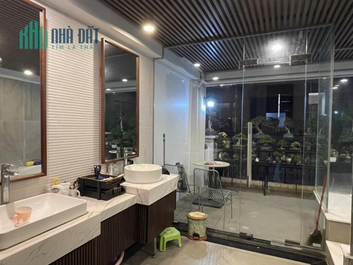 Bán Nhà Phố Quần Ngựa 70m2 x 6 tầng thang máy, 4 phòng ngủ đầy đủ công năng, phân lô ô tô tránh vỉa